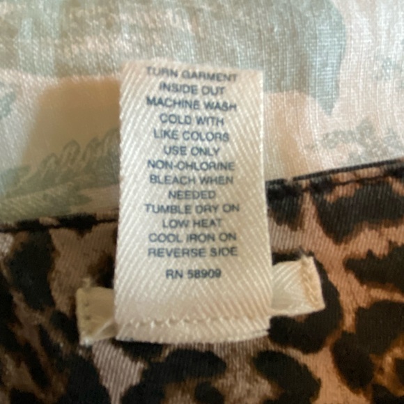 Westbound Leopard Print Pull On Capris - Picture 3 of 8